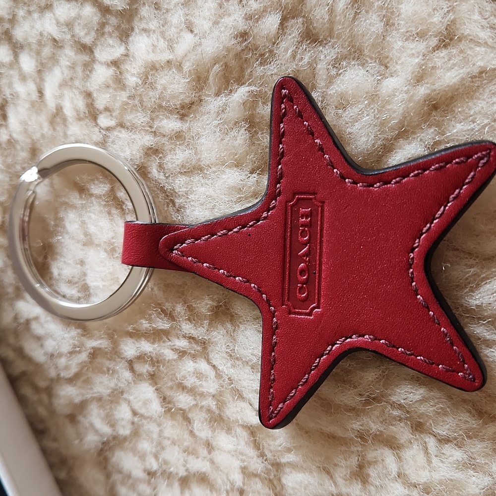 NWT IOB Coach Black Leather Wristlet with Red Star Key Fob 🖤⭐️❤️ - Picture 10 of 16